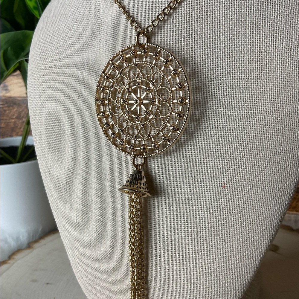 Golden Statement Necklace - Picture 3 of 4